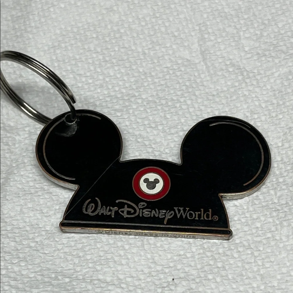 Disney Parks #1 Aunt Mickey mouse keychain Walt Disney World Collectable